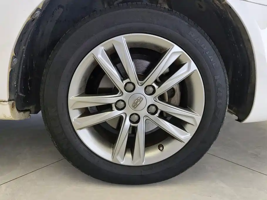 Geely Emgrand — миниатюра 6