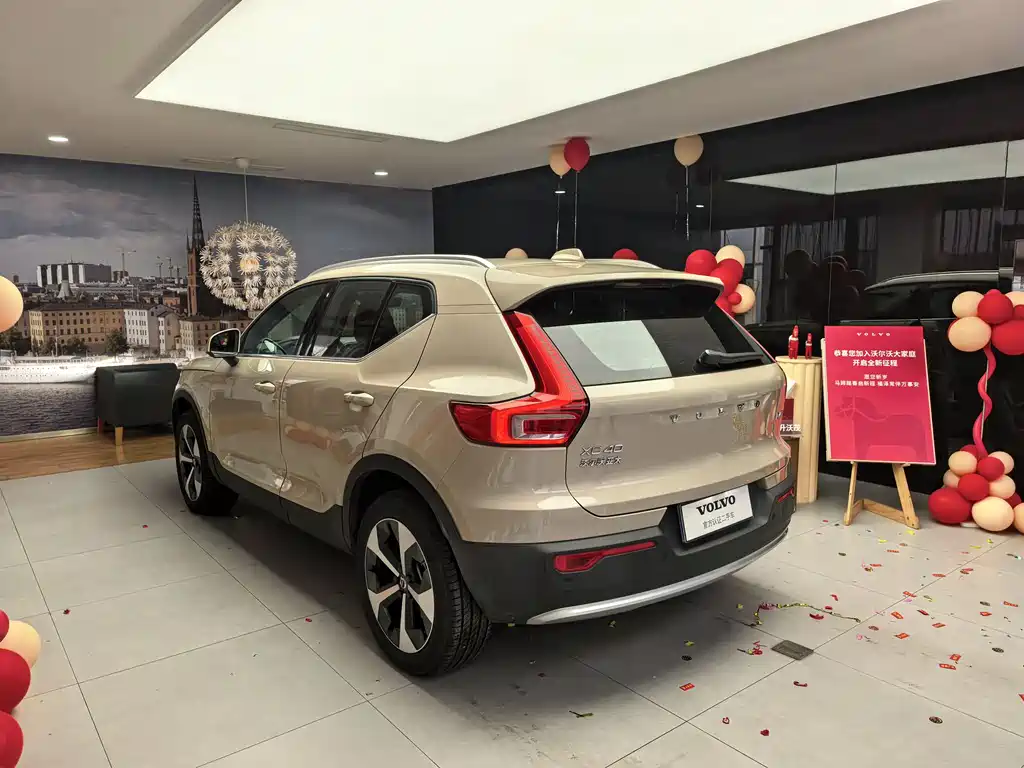 VOLVO XC40