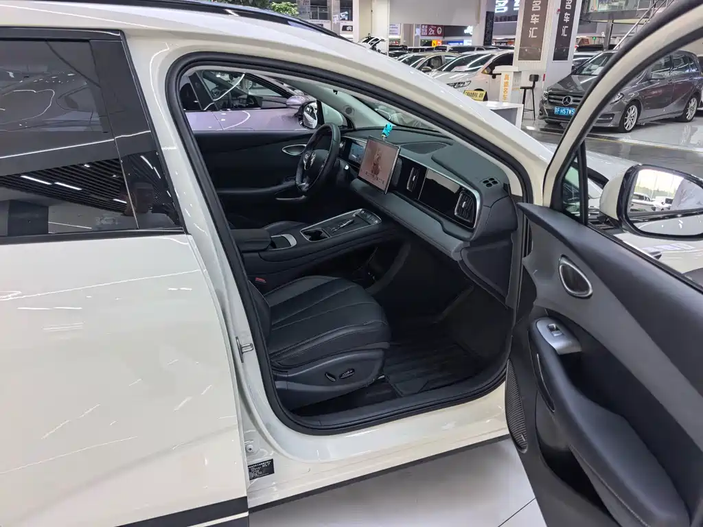 BYD Sealion 05 EV — миниатюра 17