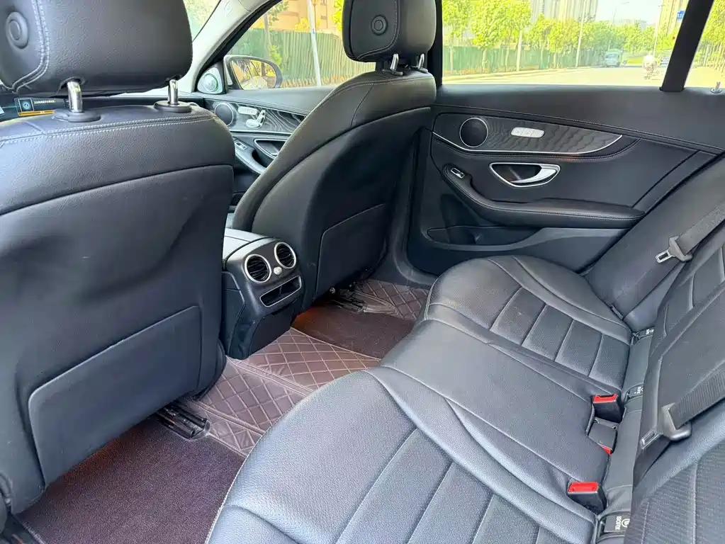 Mercedes-Benz C-Class — миниатюра 6