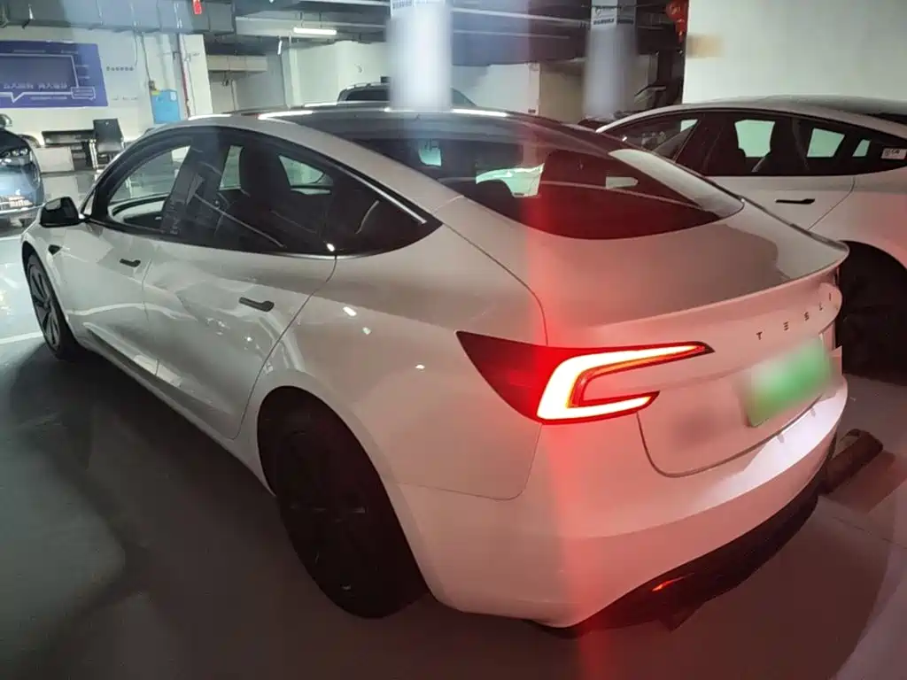 Tesla Model 3 — миниатюра 5