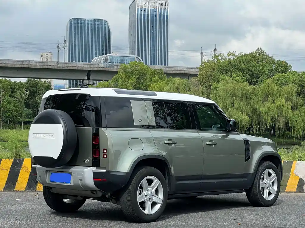 Land Rover Defender — миниатюра 6