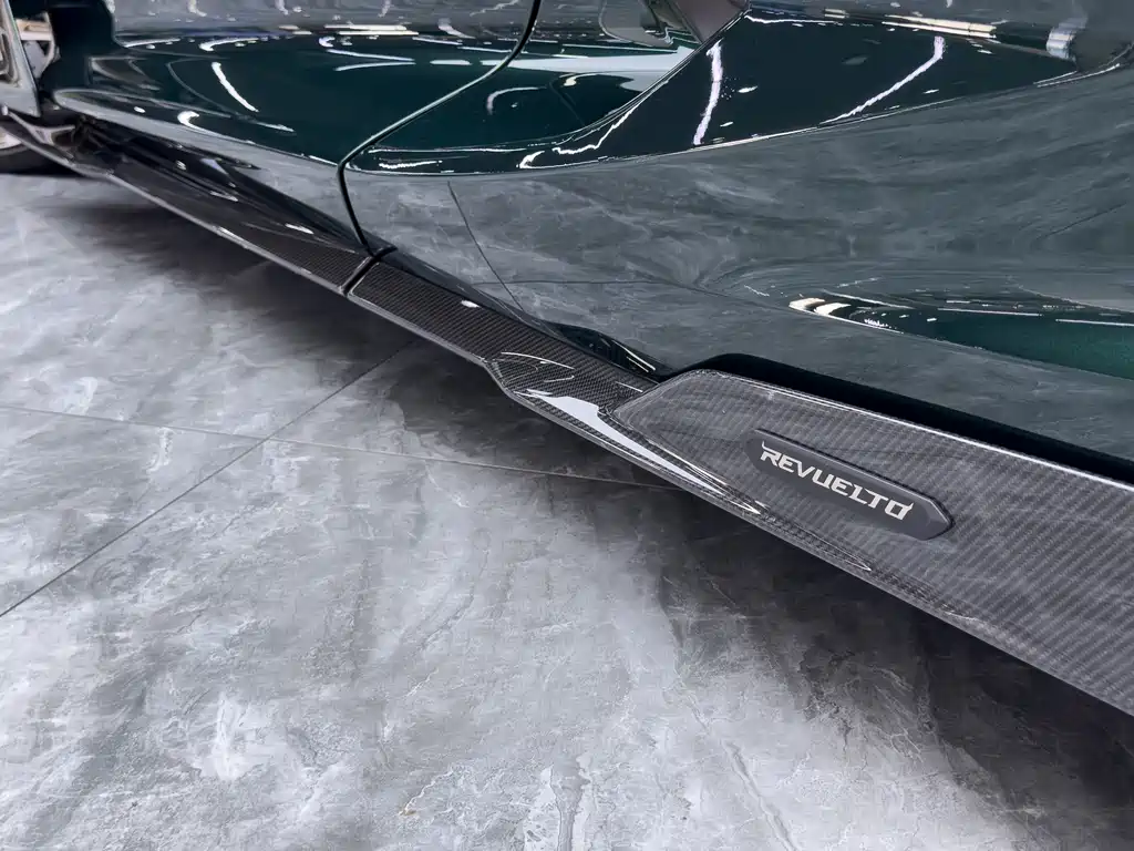 Lamborghini Revuelto — миниатюра 14