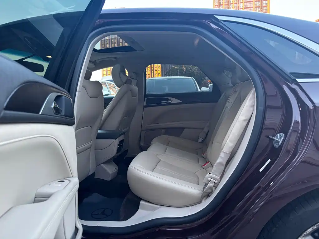 Lincoln MKZ — миниатюра 6