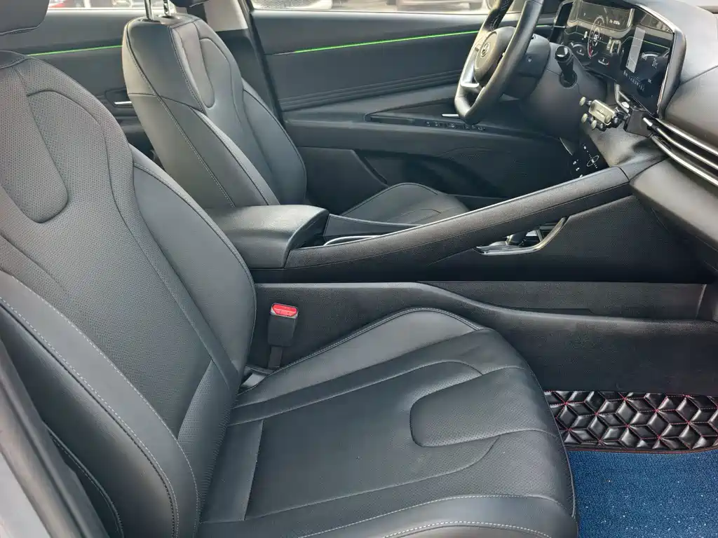 Hyundai Elantra — миниатюра 8