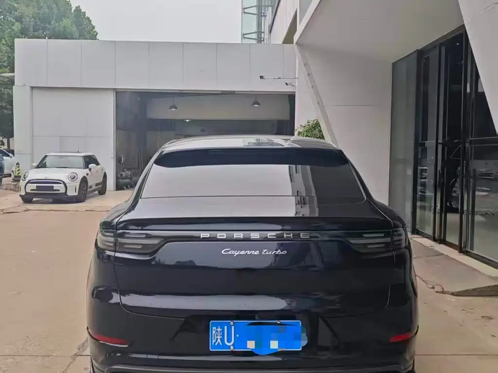 Porsche Cayenne — миниатюра 9