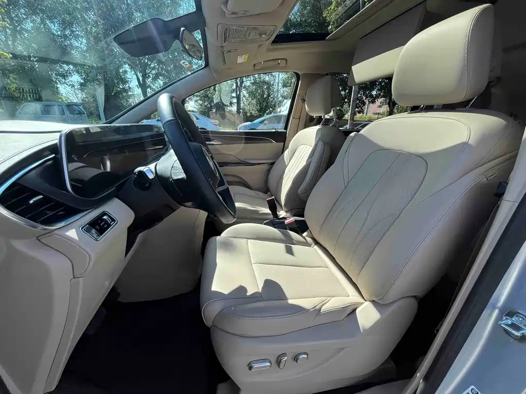 Buick GL8 Hybrid — миниатюра 11