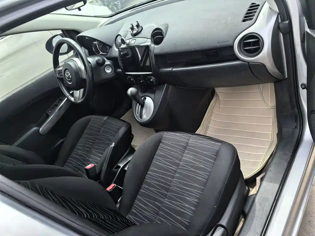 Mazda 2 — миниатюра 6