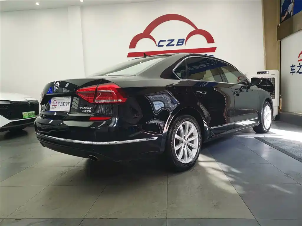 VOLKSWAGEN PASSAT