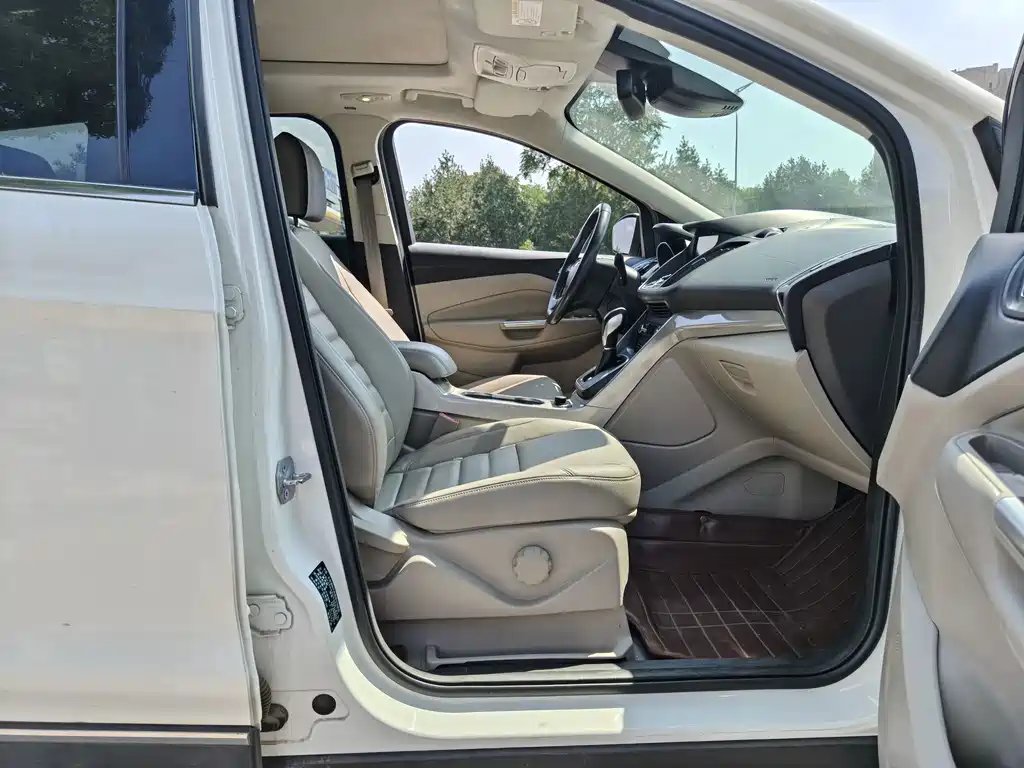 Ford Kuga — миниатюра 13