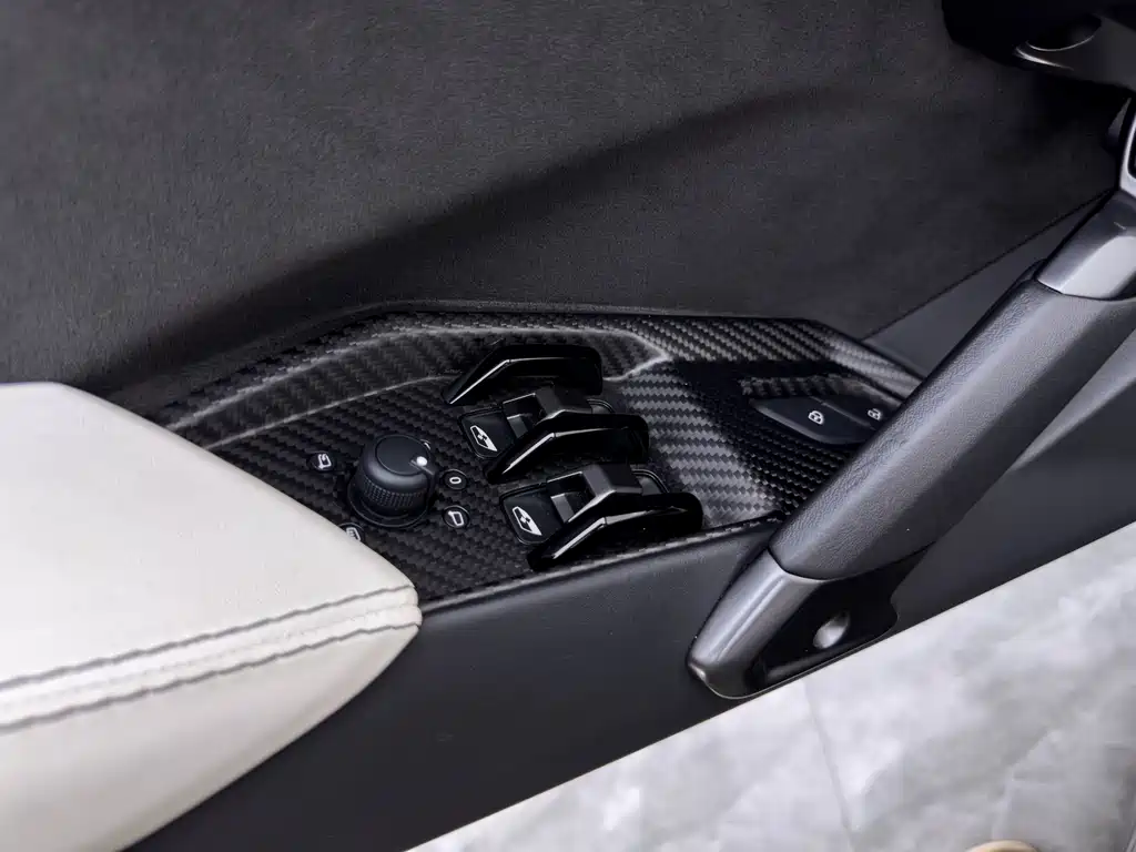 Lamborghini Revuelto — миниатюра 18