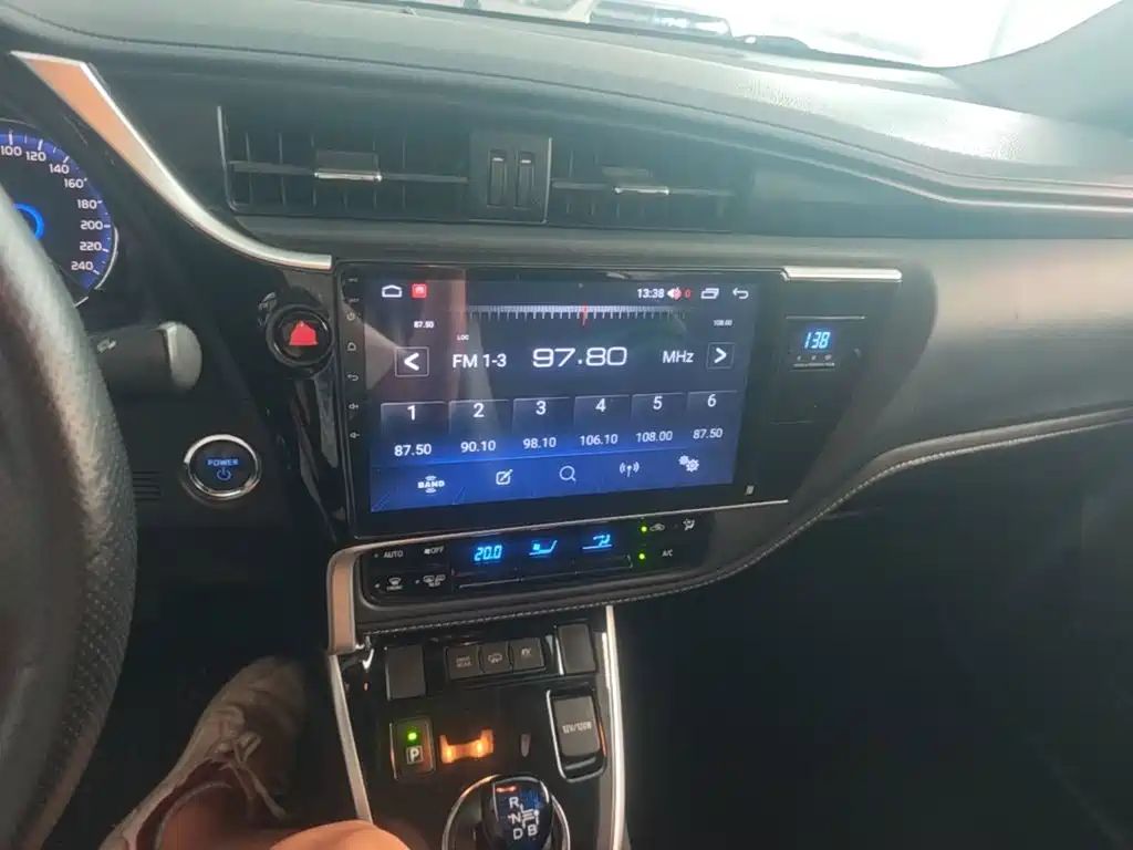 Toyota Corolla Hybrid — миниатюра 13