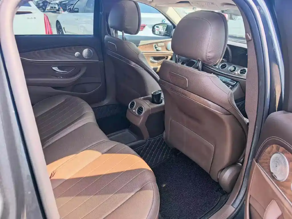 Mercedes-Benz E-Class — миниатюра 7