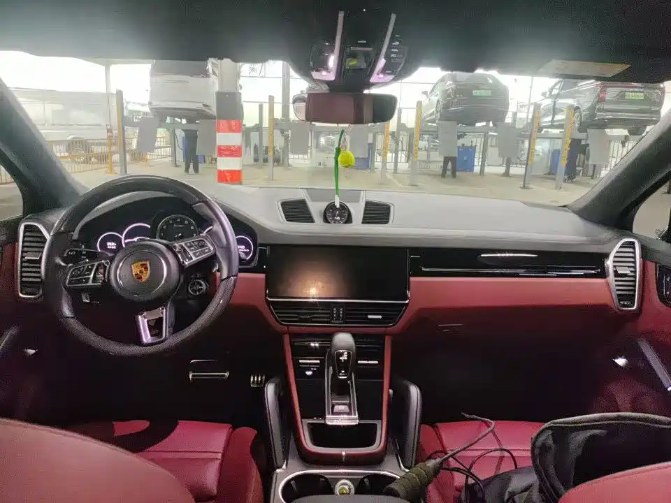 Porsche Cayenne — миниатюра 7