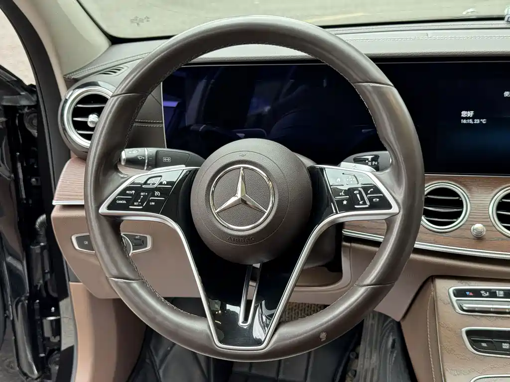 Mercedes-Benz E-Class — миниатюра 7