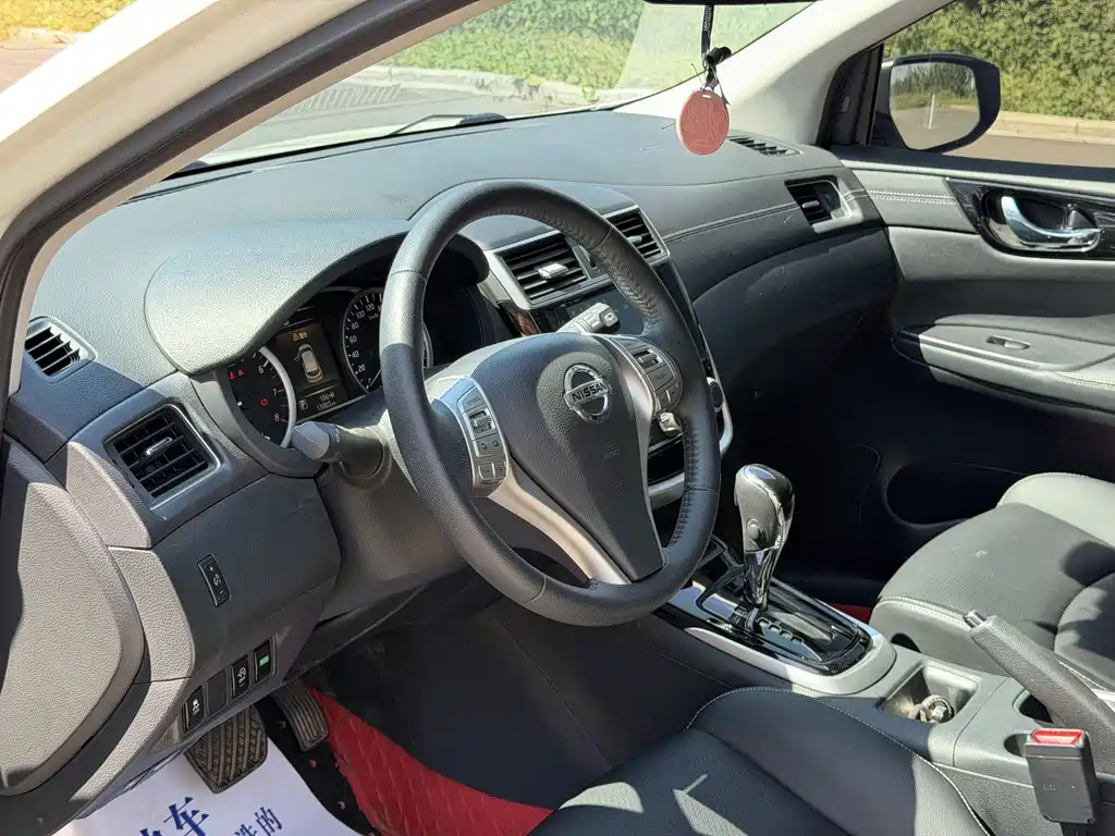 Nissan Tiida — миниатюра 5