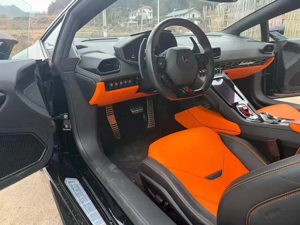 LAMBORGHINI HURACÁN