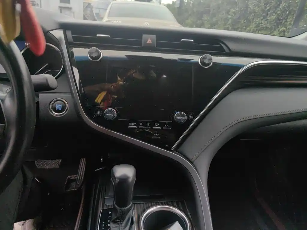 Toyota Camry — миниатюра 10