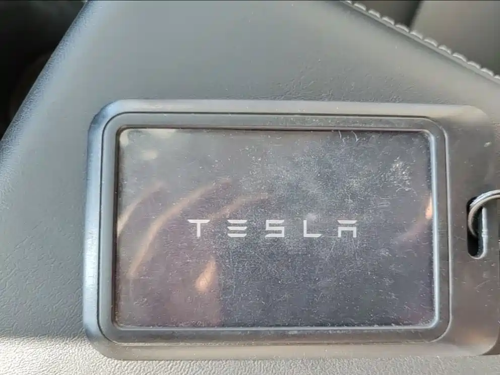 Tesla Model Y — миниатюра 9