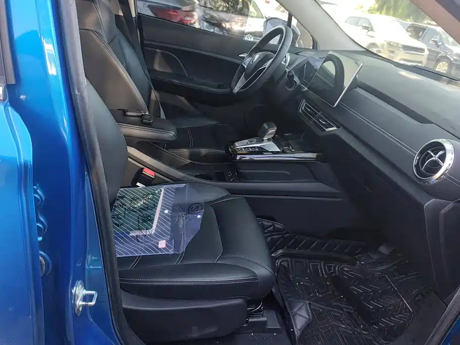 BYD Yuan EV — миниатюра 8