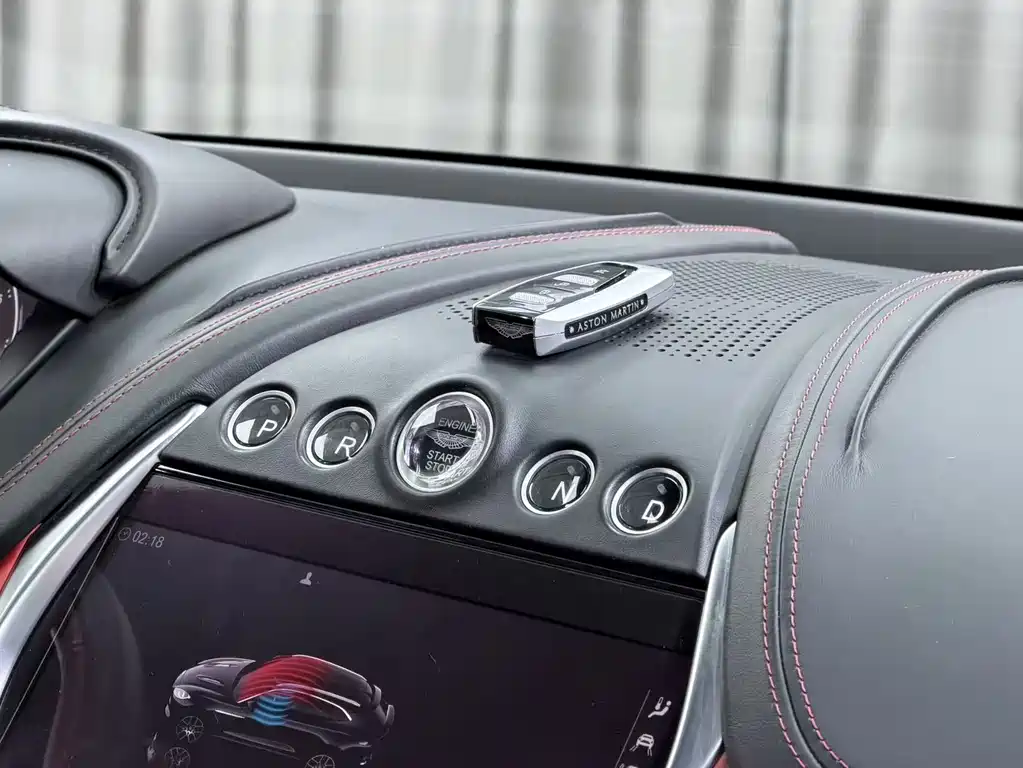 Aston Martin DBX 2022 4.0T V8