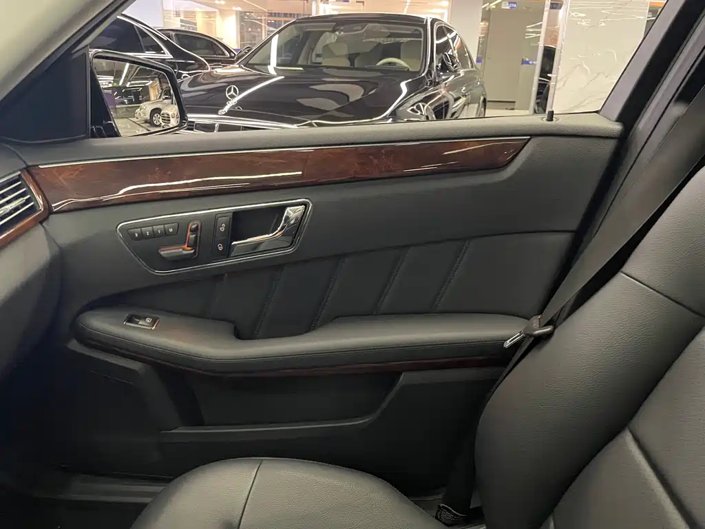 Mercedes-Benz E-Class — миниатюра 21