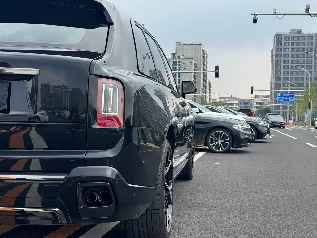 Rolls-Royce Cullinan — миниатюра 8