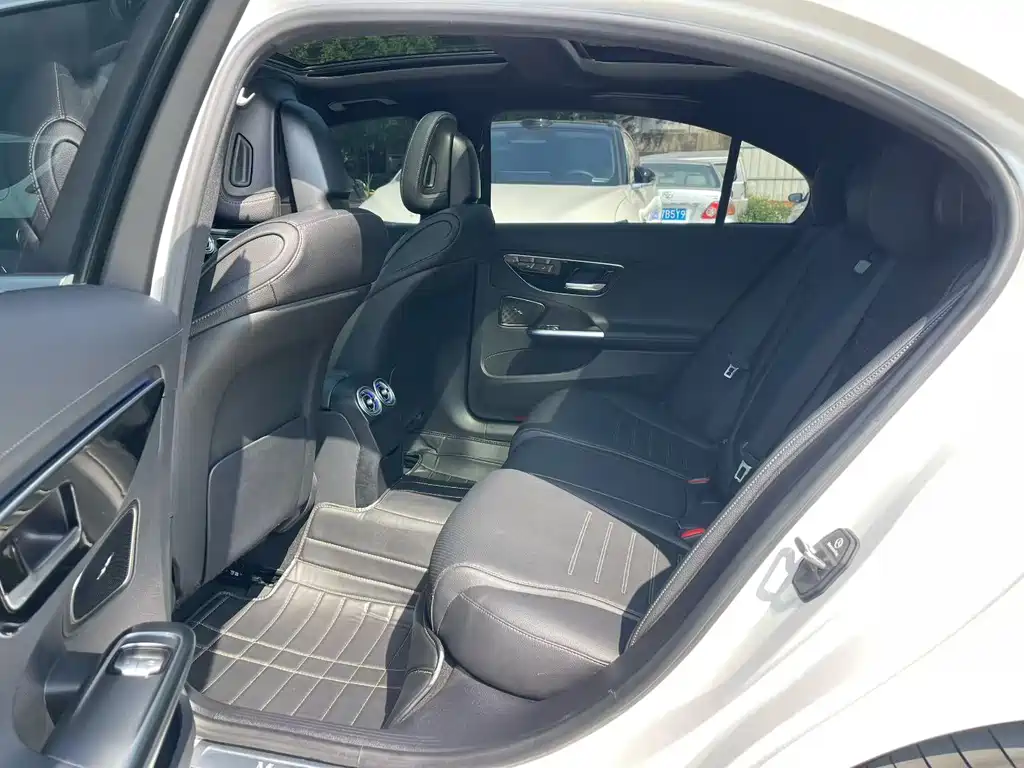 Mercedes-Benz C-Class — миниатюра 6
