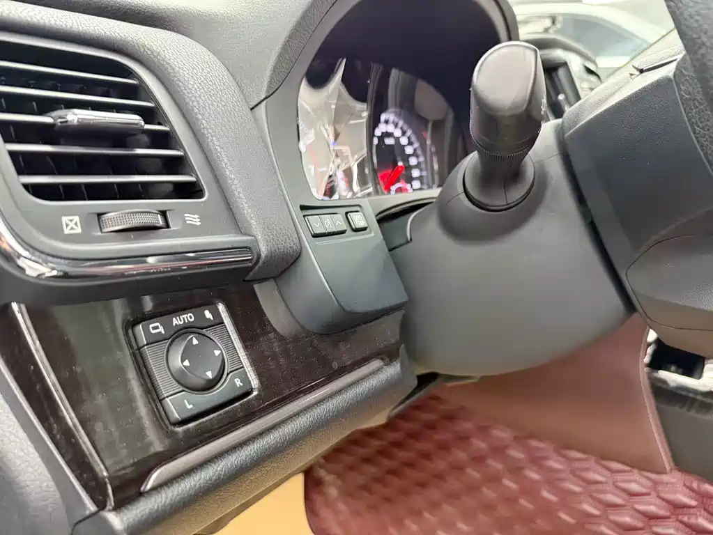 Toyota Crown — миниатюра 14