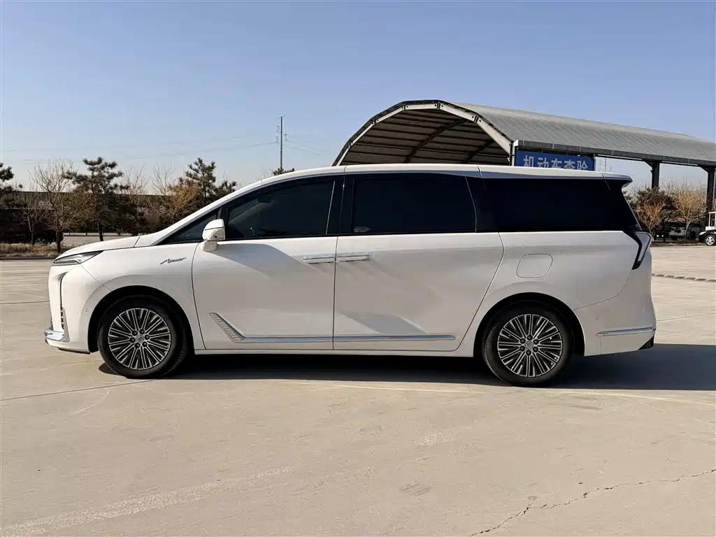 BUICK GL8 NEW ENERGY