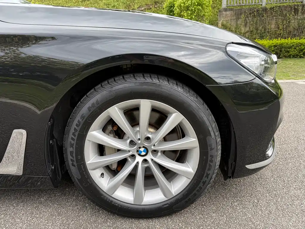 BMW 7 Series — миниатюра 14