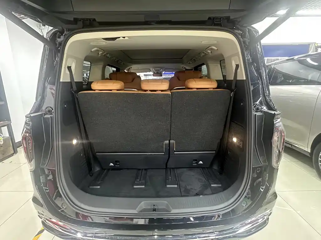 Hongqi Hongqi HQ9 PHEV — миниатюра 6