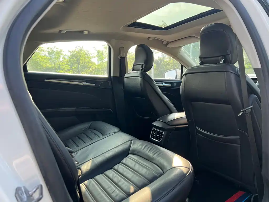 Ford Mondeo — миниатюра 11