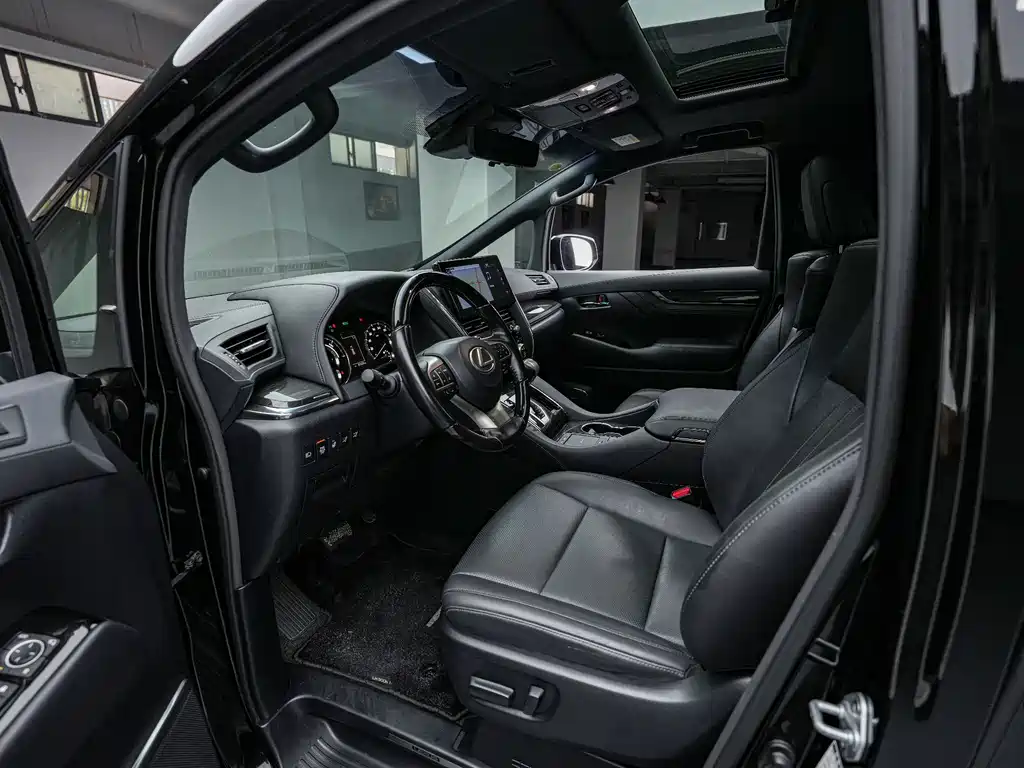 Lexus LM — миниатюра 5
