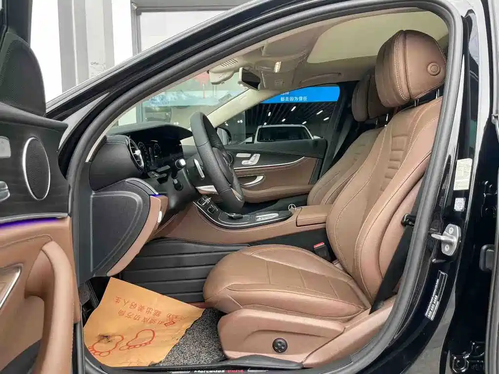 Mercedes-Benz E-Class — миниатюра 5