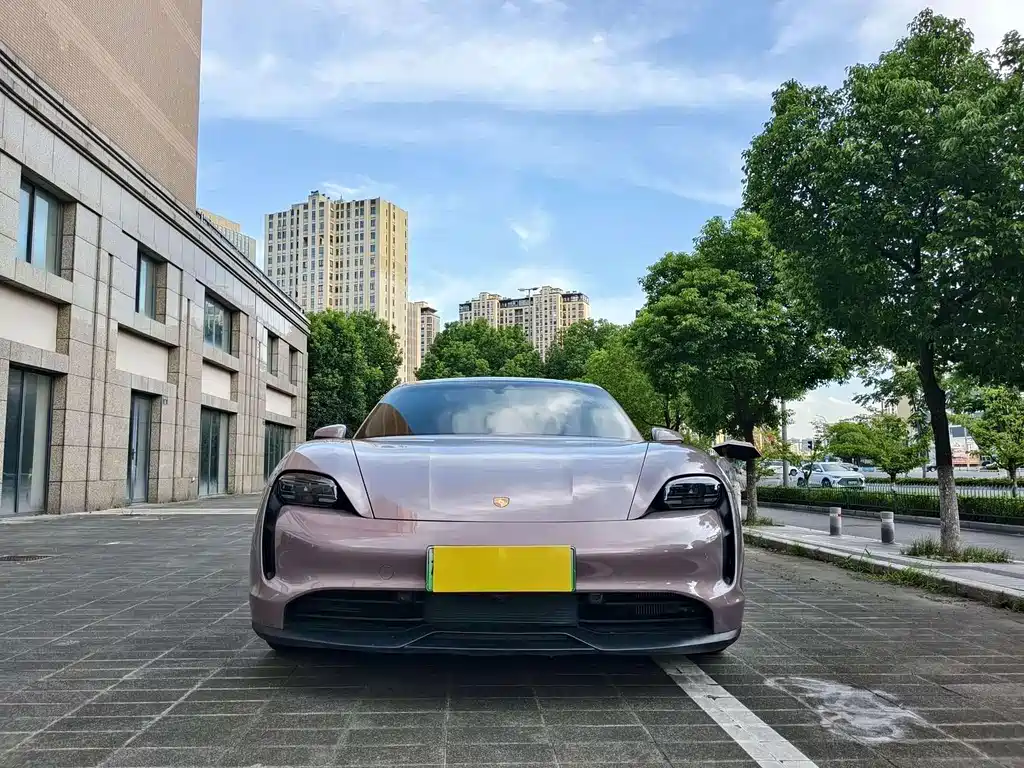 Porsche Taycan — миниатюра 3