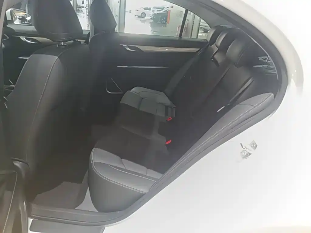 Geely Emgrand — миниатюра 17