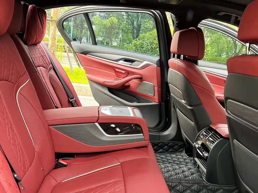 BMW 5 Series — миниатюра 7