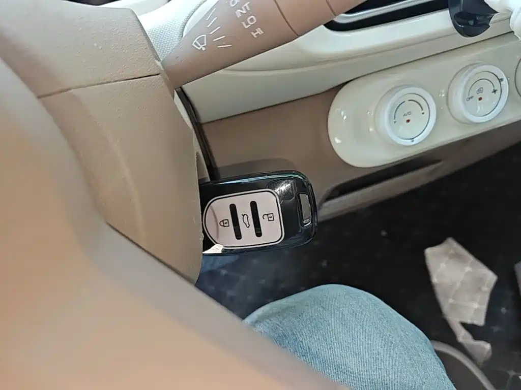 Wuling MINIEV — миниатюра 9