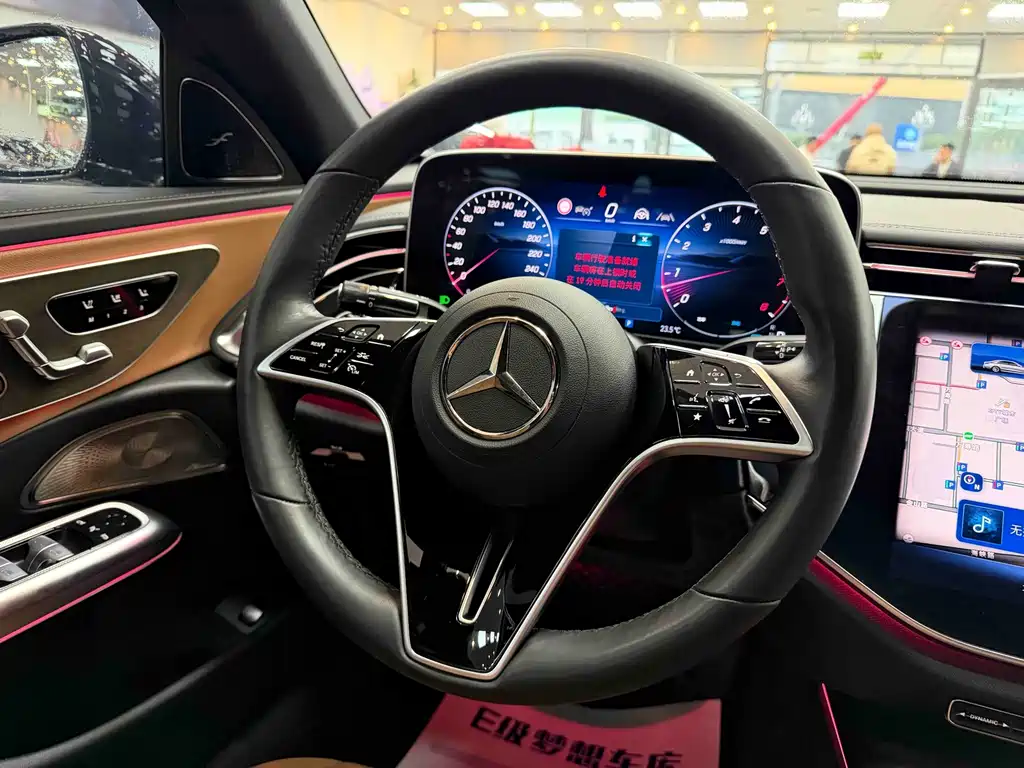 Mercedes-Benz E-Class — миниатюра 13