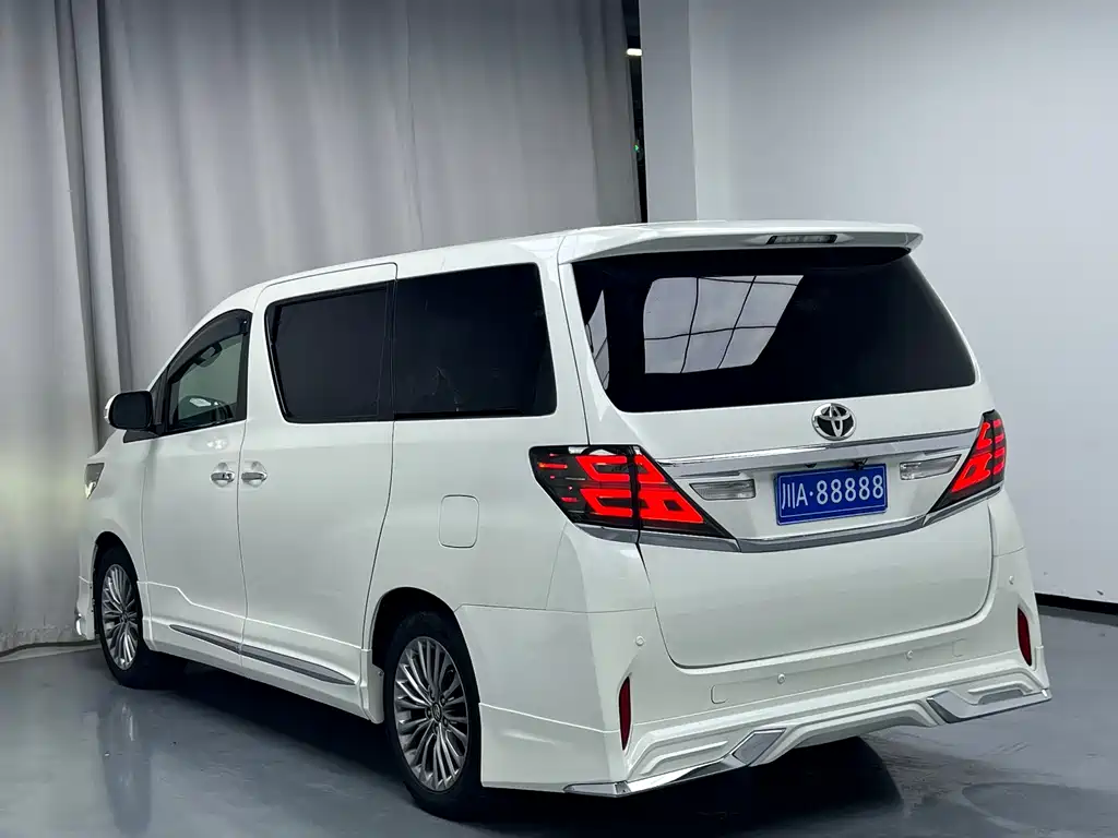 Toyota Alphard — миниатюра 21