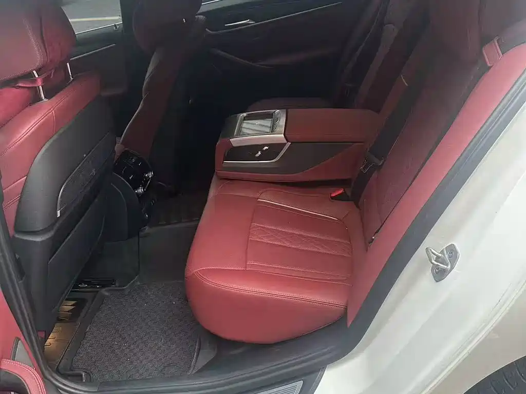 BMW 5 Series — миниатюра 5