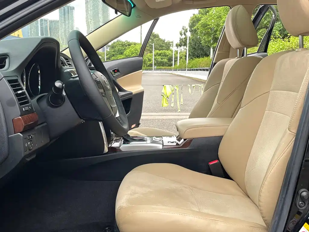 Toyota Reiz — миниатюра 7
