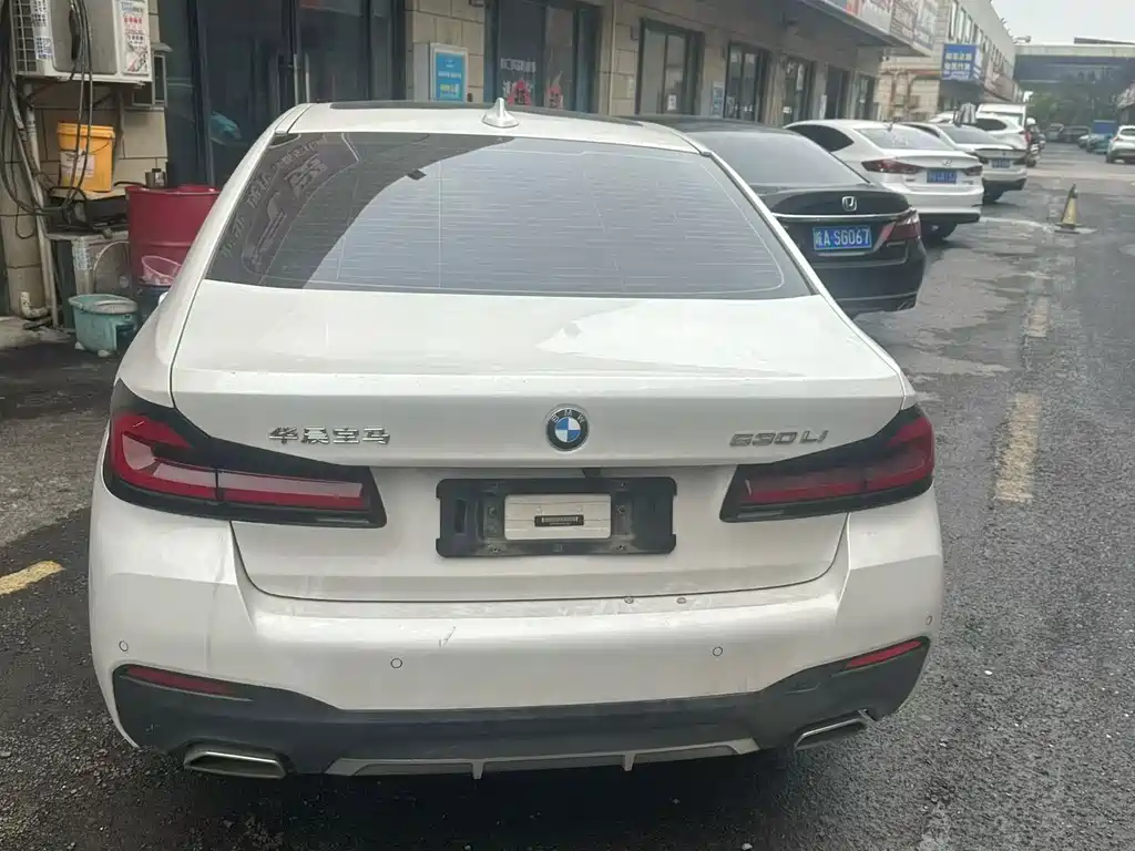 BMW 5 Series — миниатюра 8