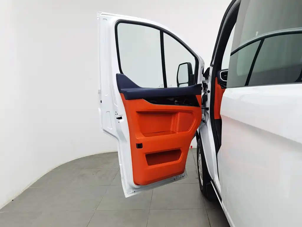Ford Transit — миниатюра 8