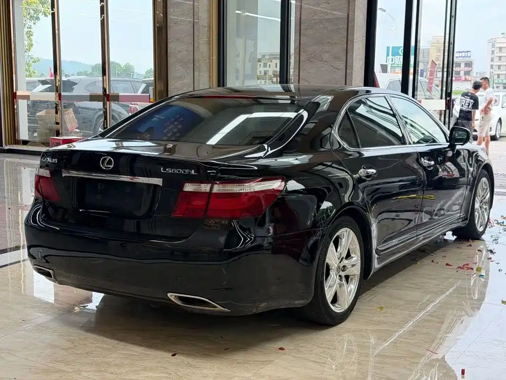 Lexus LS — миниатюра 6