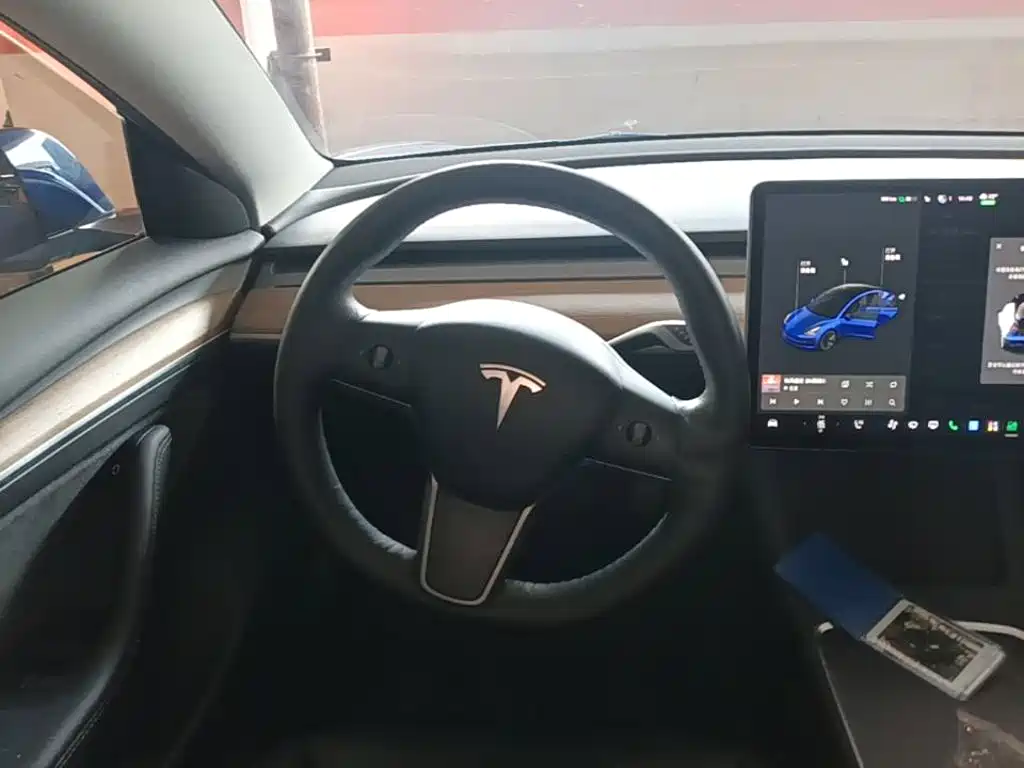 Tesla Model 3 — миниатюра 11