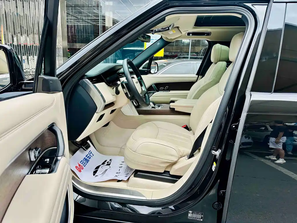 Land Rover Range Rover 2023 3.0 L6 360PS