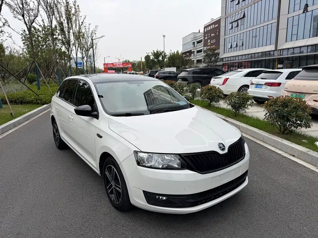 Skoda Rapid Spaceback — миниатюра 3