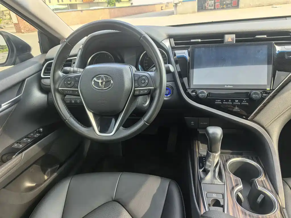 Toyota Camry — миниатюра 13